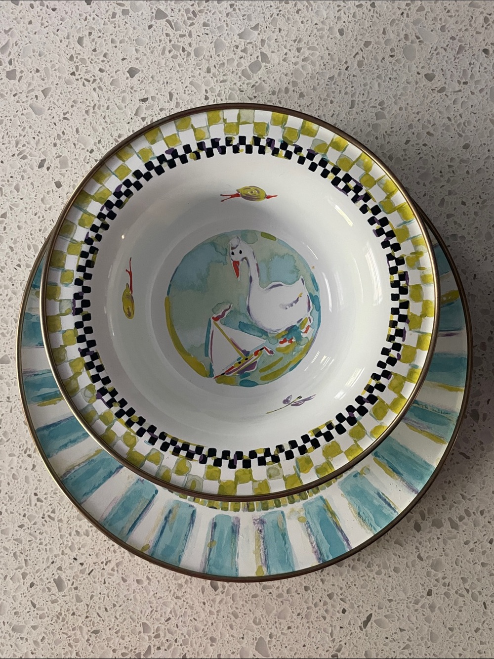 Hand-Painted Ceramic Bowls & Plates with Duck & Bee Motifs - Picture 5 of 7
